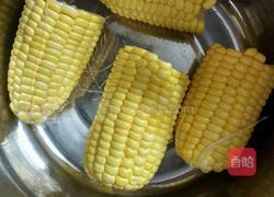 水煮玉米的做法图解2