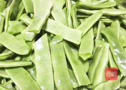 五花肉焖扁豆的做法图解2