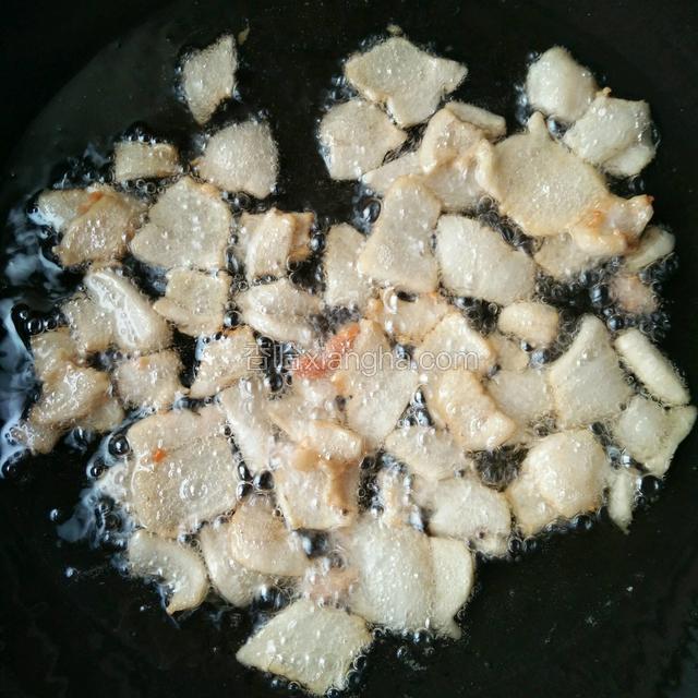 炸出多余的油可以用碗装好