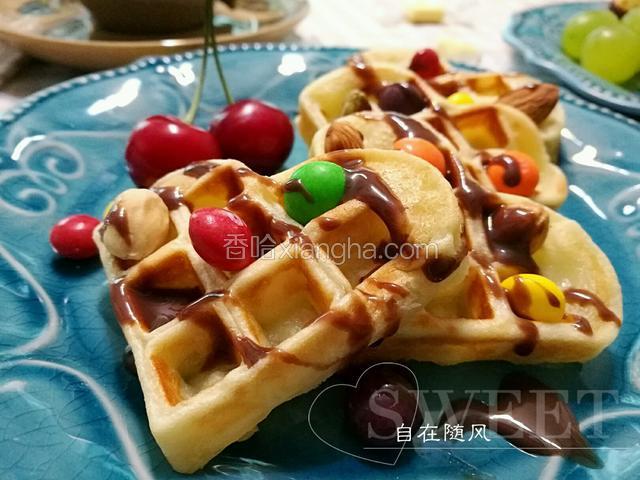 红樱桃一对儿 上桌喽 如果觉得还不够甜蜜 再淋上蜂蜜吧