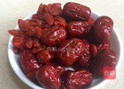 红枣枸杞鸽子汤的做法图解2