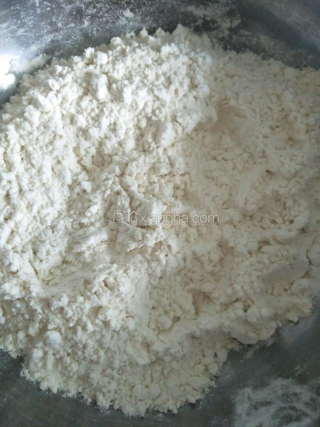 准备适量面粉