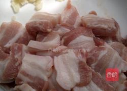 椒盐蒜香五花肉的做法图解1