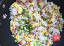 五彩缤纷炒饭的做法图解7