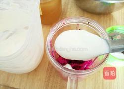 红心火龙果奶昔的做法图解2