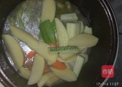 腊猪蹄炖四季豆的做法图解6