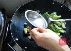 黑木耳炒丝瓜的做法图解5