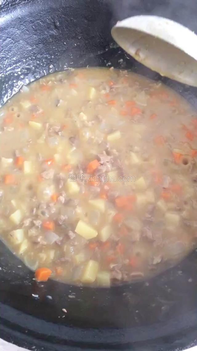 等汤汁根粘稠的时候加少许盐，就可以关火了