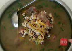 黄花菜黄豆薏米筒骨汤的做法图解9