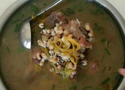 黄花菜黄豆薏米筒骨汤