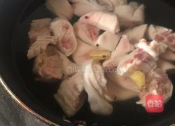 香辣蹄膀的做法图解1