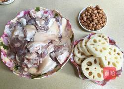 莲藕花生猪脚汤的做法图解1