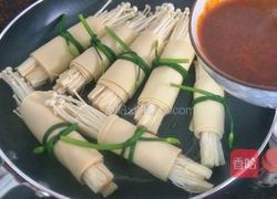 金针菇豆皮卷的做法图解10