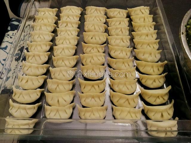 然后包成饺子。