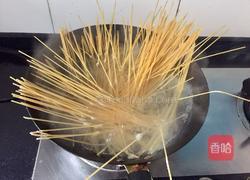 番茄意面的做法图解1