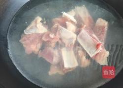 排骨炖松茸的做法图解2