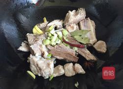 排骨炖松茸的做法图解5