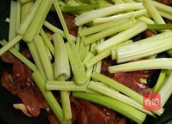 芹菜炒腊肠的做法图解5