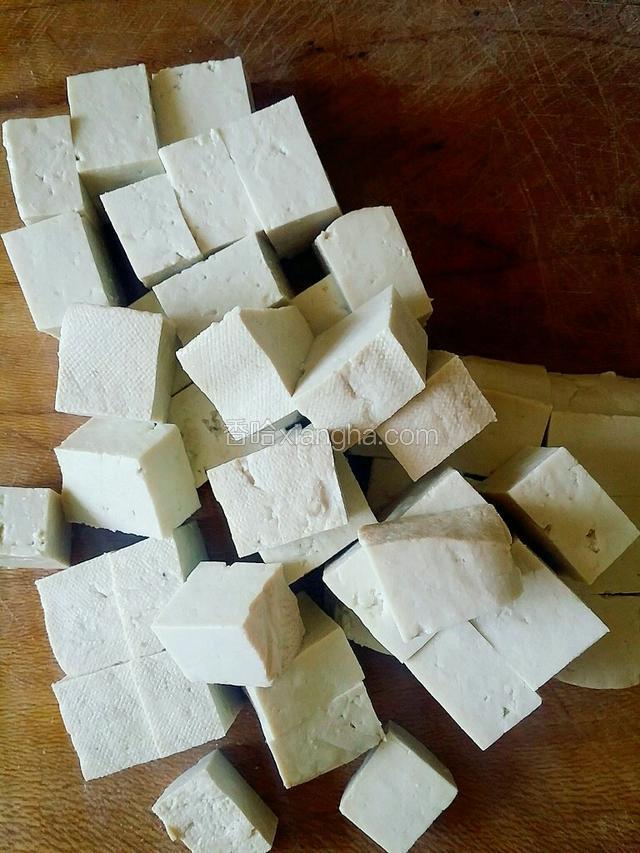 豆腐切小块