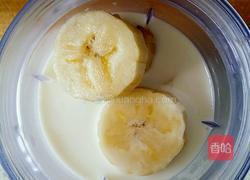 香蕉奶昔的做法图解3