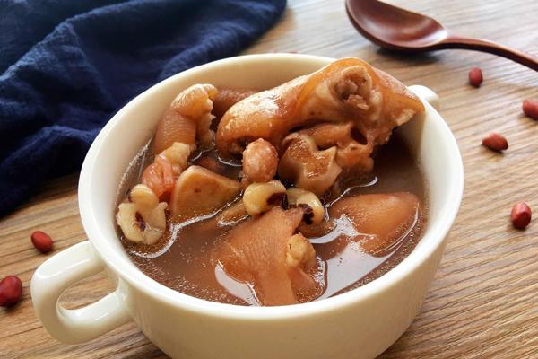 花生黄豆猪蹄汤