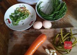 玉米炒米饭的做法图解1