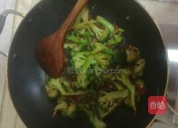 西兰花炒鸡蛋的做法图解8