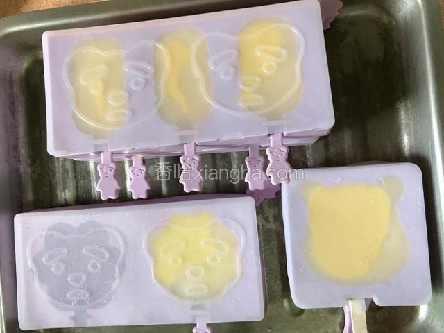 盖上盖子放入冰箱冻一天。