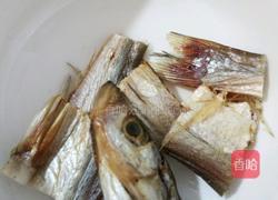 糖醋带鱼的做法图解1