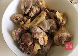 鸡块炖松散蘑的做法图解3