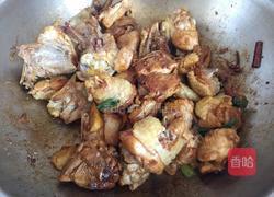 鸡块炖松散蘑的做法图解6