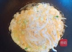 银鱼爆鸭蛋的做法图解3