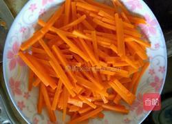 胡萝卜炒肉的做法图解2