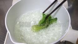 小棠菜鲜虾稀饭的做法图解1