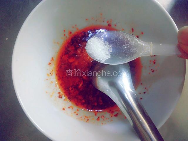 白糖 ，这里的白糖是为了提鲜，不喜欢的可以不放