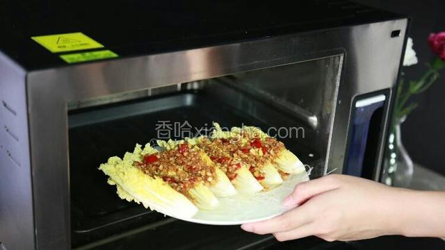 放入放入预热好的Westinghouse西屋WTO-PC2801蒸汽烤箱中，中层，选择纯蒸功能，定温115度，定时25分钟