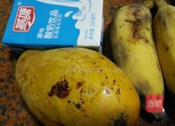 香蕉芒果奶昔的做法图解1