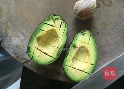 牛油果蜂蜜奶昔的做法图解3