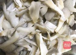 平菇菌汤的做法图解2