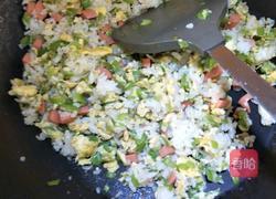 青椒鸡蛋火腿炒饭的做法图解7