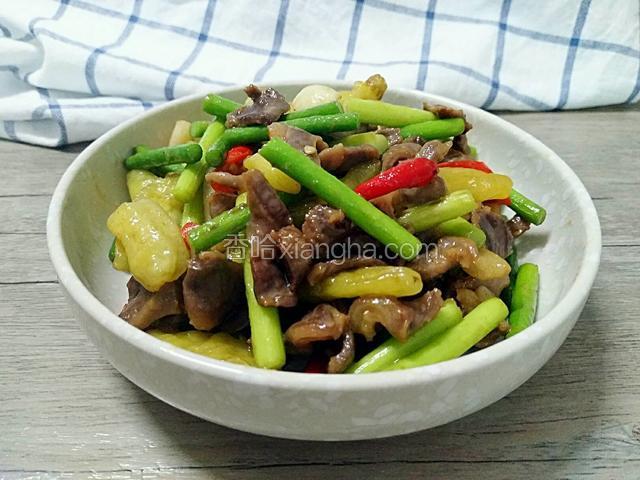 泡椒蒜苔炒鸡胗