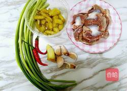 泡椒蒜苔炒鸡胗的做法图解1