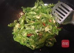 青椒炒牛柳的做法图解3