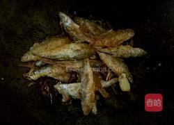 香炸小鲫鱼的做法图解6