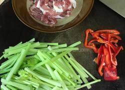 芹菜肉丝的做法图解1