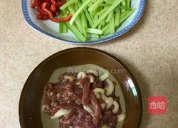 芹菜肉丝的做法图解2