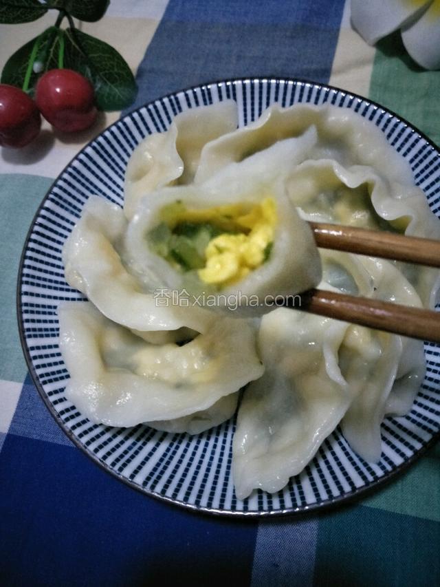 看看里面的馅，有黄瓜的清香味