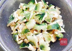 芹菜炒青头菌的做法图解3