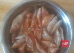 干煸小河鱼的做法图解1
