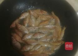 干煸小河鱼的做法图解4